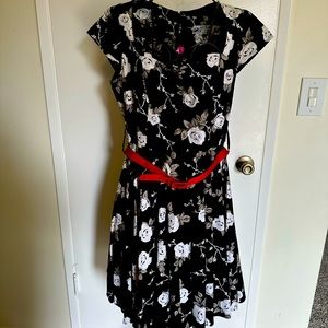 || Black & White Rose Print Dress || HELL BUNNY